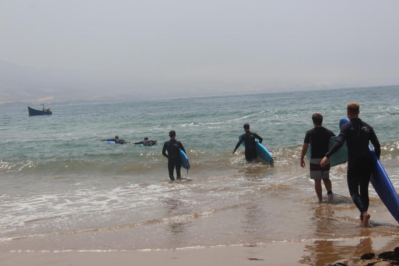 Hashpoint Surf Camp Vandrehjem Taghazout Eksteriør billede